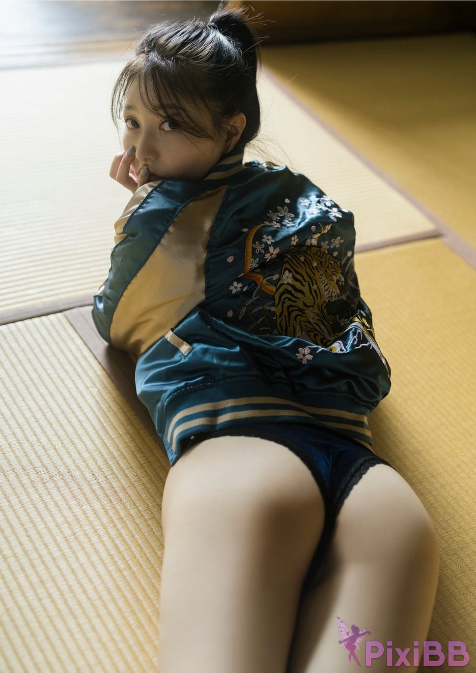 Japanese Idol Moka Hashimoto Moeka Digital only YJ PHOTO BOOK Tomoka SideA looks like hes flirting PixiBB (49)